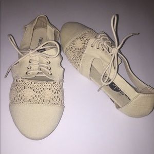 Cream flats, NEVER WORN